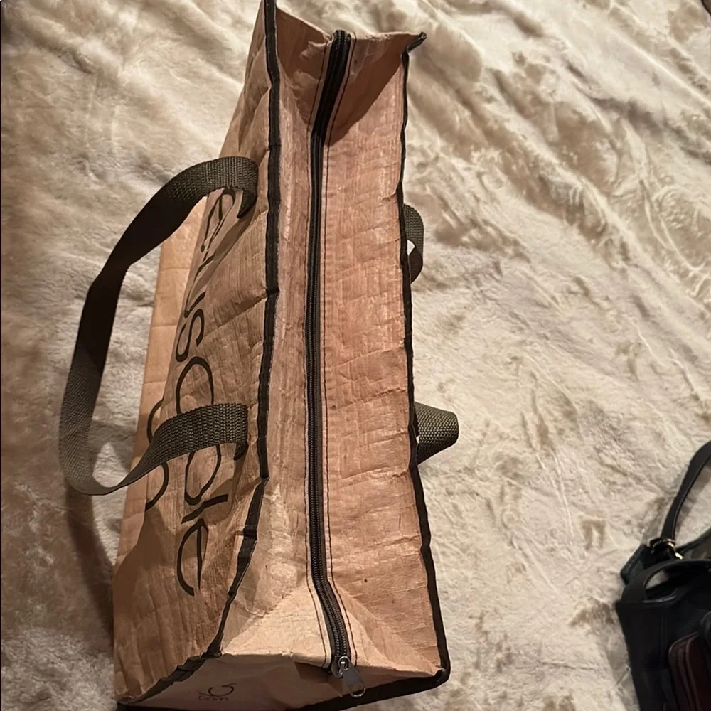 Bloomingdale's Brown Tote Bag with Sturdy Design - Picture 3 of 6